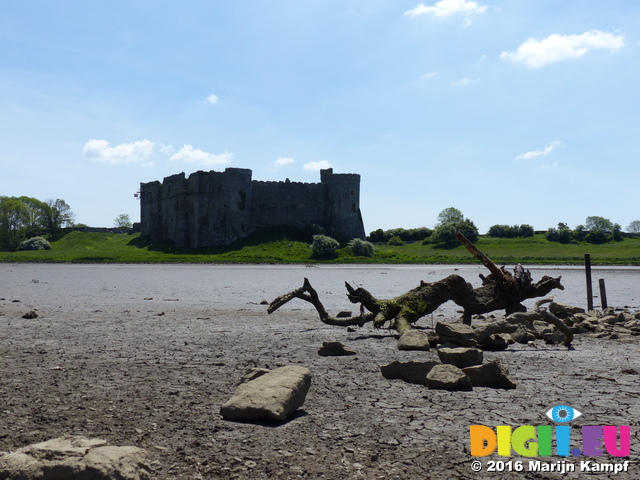 FZ029385 Carew Castle from mud of tidal river